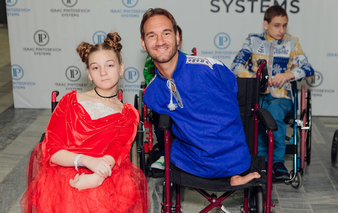 Звезда &quot;плюсов&quot; помогла девочке, которая сшила рубашку Нику Вуйчичу, стать ближе к главной мечте